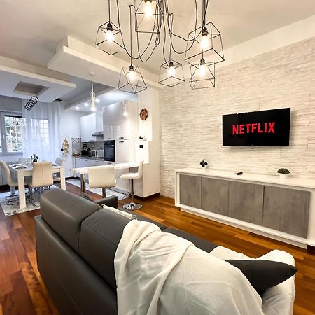 Unique House - 3 Bedrooms & 2 Bathrooms With 4 Beds - 100 Meters To The Metro A Рим Екстериор снимка
