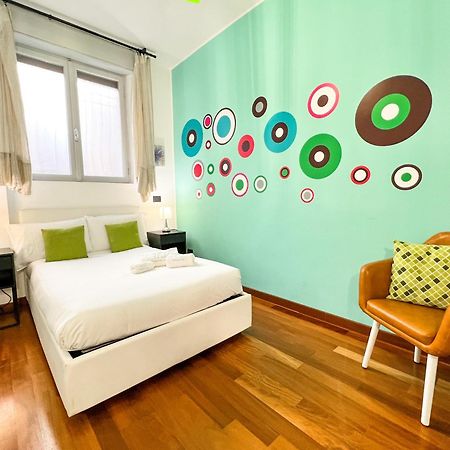 Unique House - 3 Bedrooms & 2 Bathrooms With 4 Beds - 100 Meters To The Metro A Рим Екстериор снимка