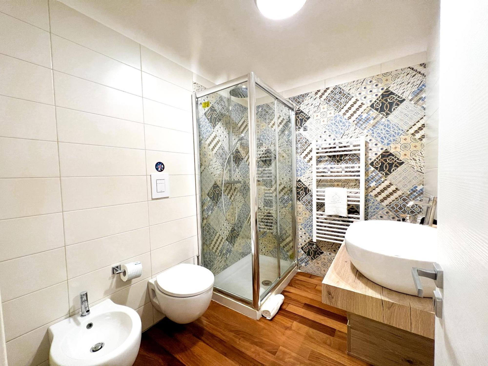 Unique House - 3 Bedrooms & 2 Bathrooms With 4 Beds - 100 Meters To The Metro A Рим Екстериор снимка